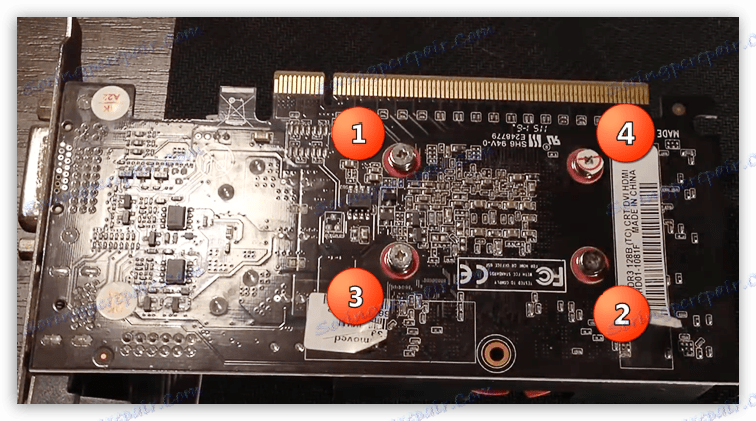 Montáž upevňovacích skrutiek chladiaceho systému grafickej karty pri výmene tepelnej pasty