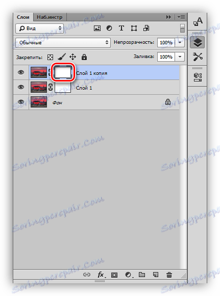 Отидете до маската на горния слой във Photoshop