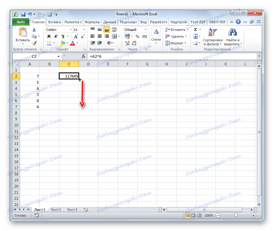 Kopiowanie formuły za pomocą znacznika podświetlania w programie Microsoft Excel