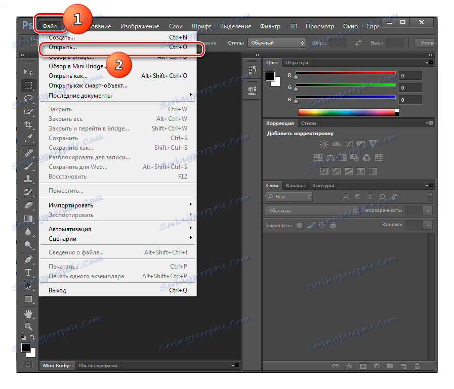 Przejdź do otwartego okna pliku, korzystając z górnego menu poziomego w programie Adobe Photoshop