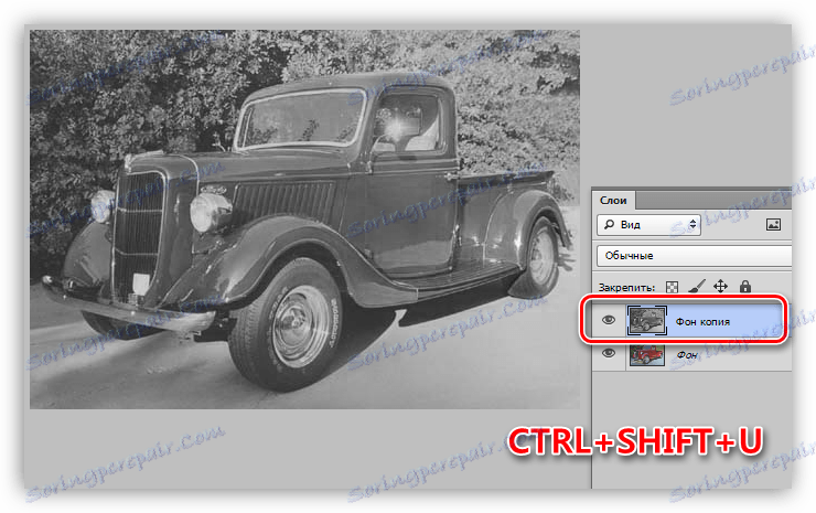 Zbarvení kopie původní vrstvy, když je maska obrácená ve Photoshopu