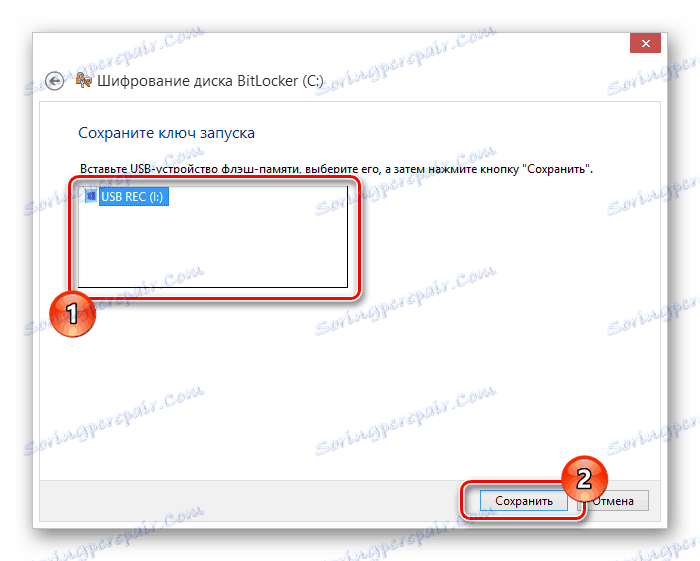Процесът на избор на USB за криптиране на диска в прозореца за активиране на BitLocker в операционната система Windows