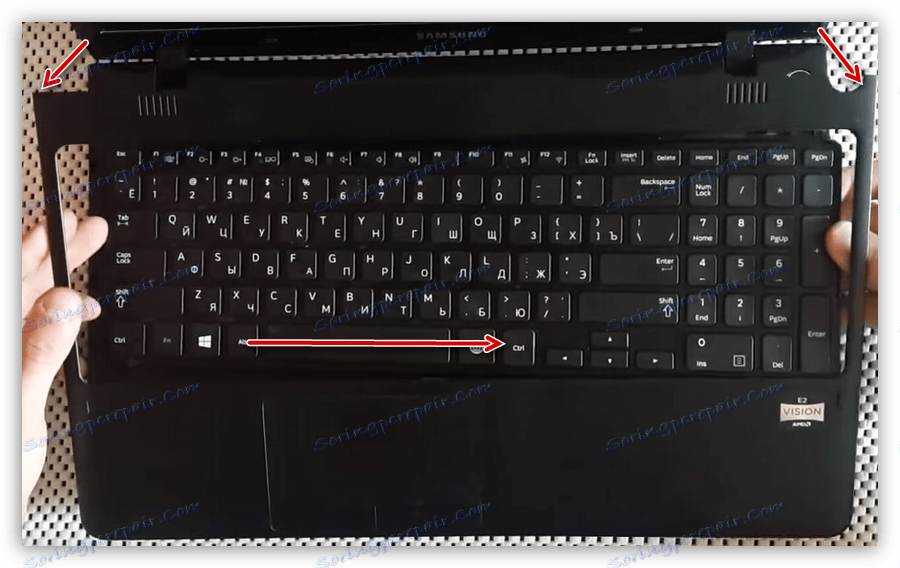 إزالة لوحة المفاتيح على الكمبيوتر المحمول Samsung NP35