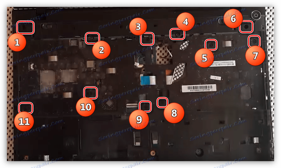 قم بفك مسامير التثبيت في اللوحة الأمامية في محطة الشحن NP35 من سامسونغ NP35X-S01RU