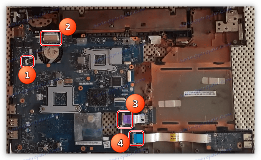 فصل الكبلات الموجودة على اللوحة الأم الخاصة بـ Samsung NP35