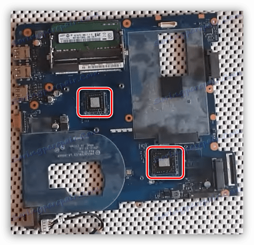 تطبيق معجون حراري جديد على البلورات على كمبيوتر محمول من طراز Samsung NP35