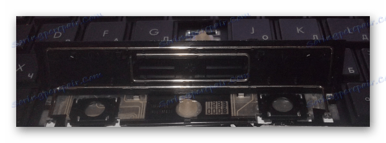 فرآیند استخراج یک شکاف در لپ تاپ