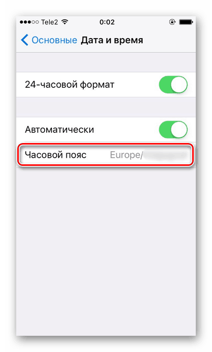 Aktivovaná možnosť automatického nastavenia času na iPhone