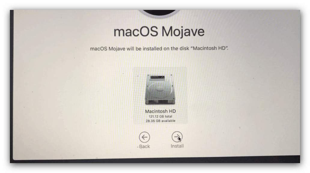 اختيار القرص أثناء إعادة تثبيت النظام كخيار استعادة MacBook.