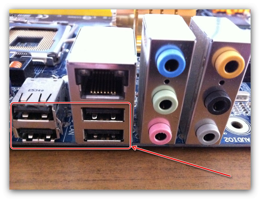 Uporaba vgrajenih vrat USB za reševanje težav z gonilniki medijev