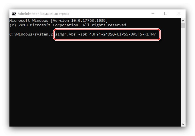 Wprowadzenie klucza w wierszu polecenia, aby rozwiązać problem 00xc004F074 podczas aktywacji systemu Windows 10