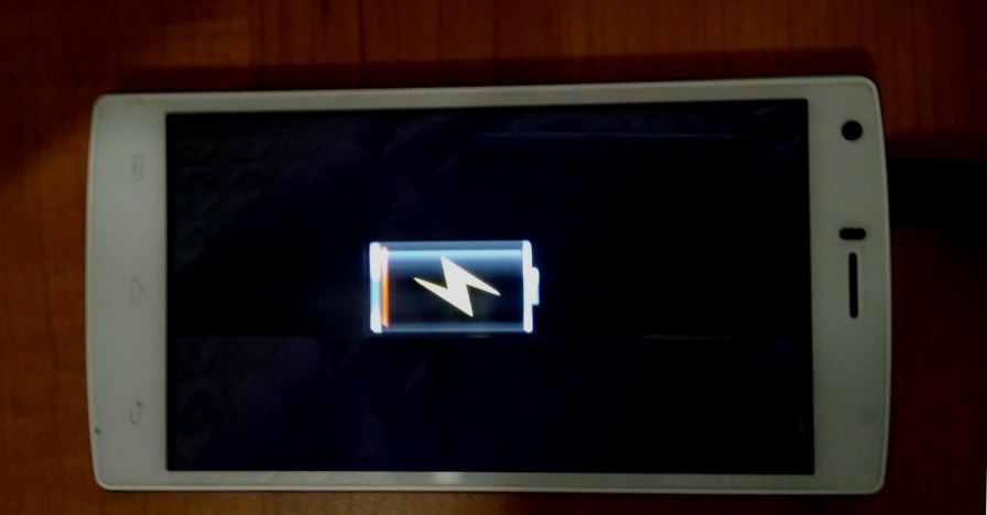 Po rozdelení sa batéria Doogee X5 MAX nabíja