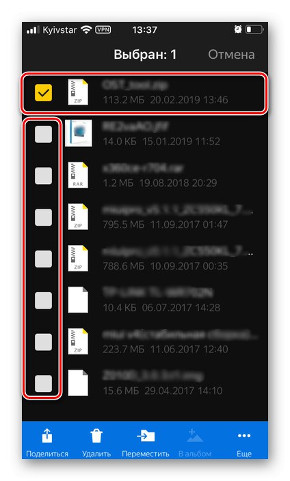 Избор на файл за изтегляне в приложението Yandex.Disk за iPhone