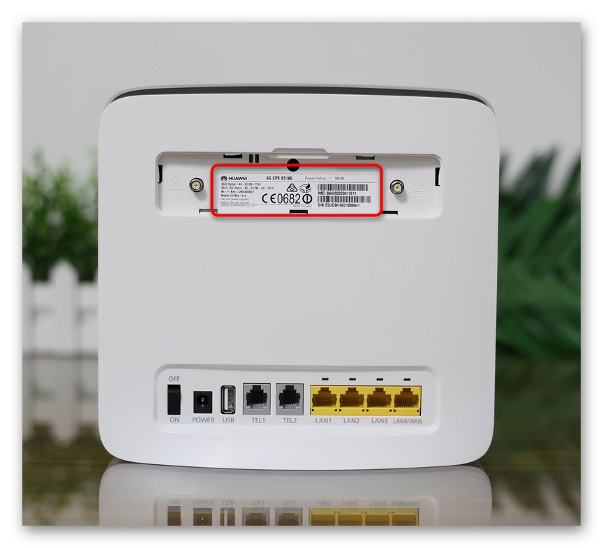 Изучаване на стикера на рутера от MTS, преди да го свържете към компютър чрез Wi-Fi