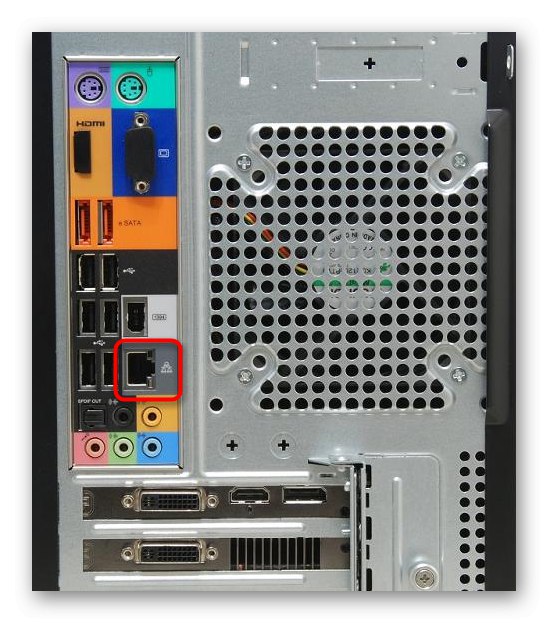 Свързване на LAN кабела към дънната платка на компютъра