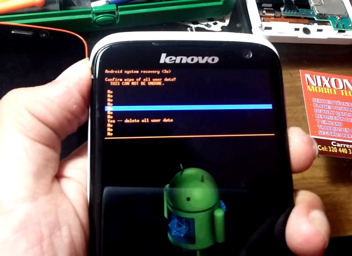 Lenovo S820 Възстановете настройките на телефона до фабричните настройки чрез възстановяване