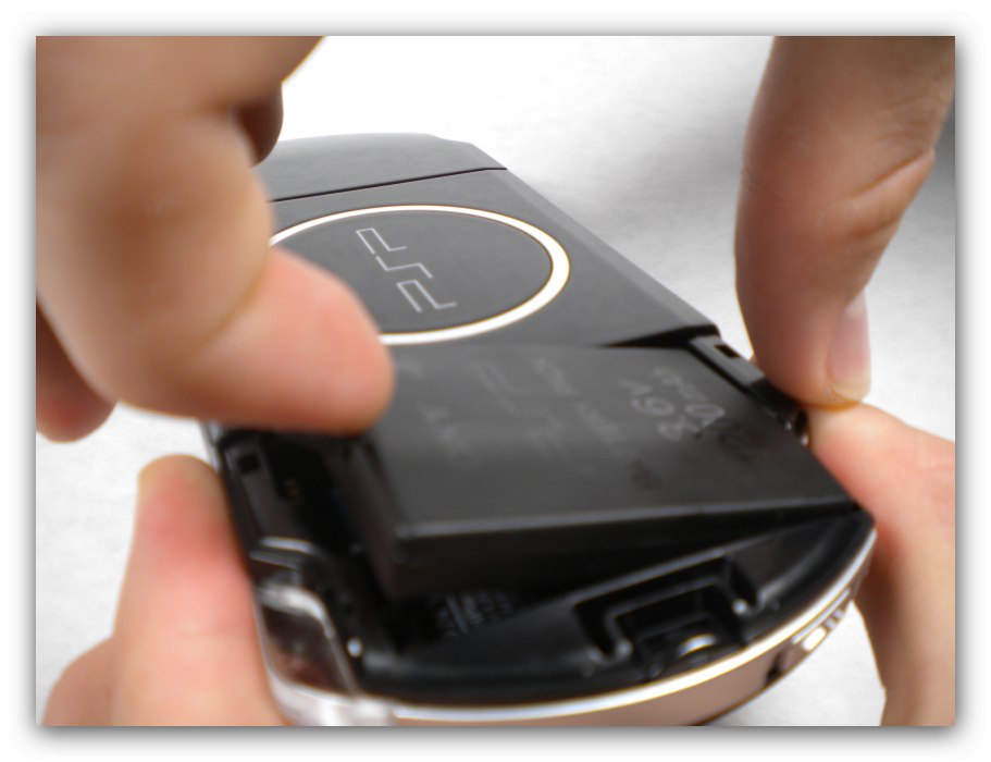 Uklonite PSP model i bateriju za provjeru datuma prije CFW firmwarea