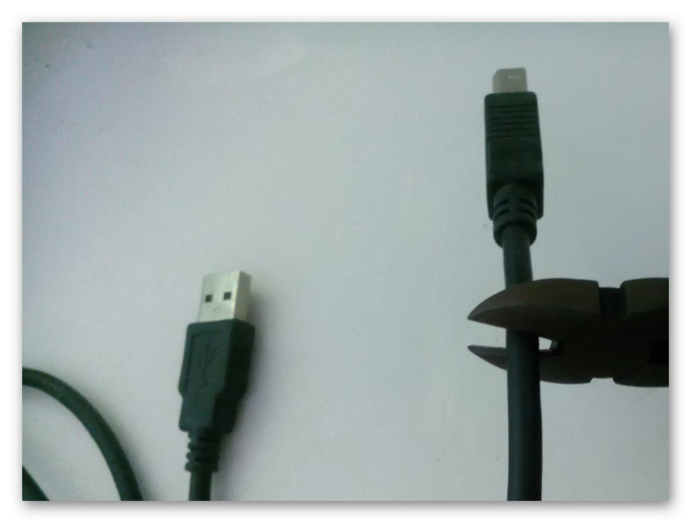 Отрежете края на USB кабела