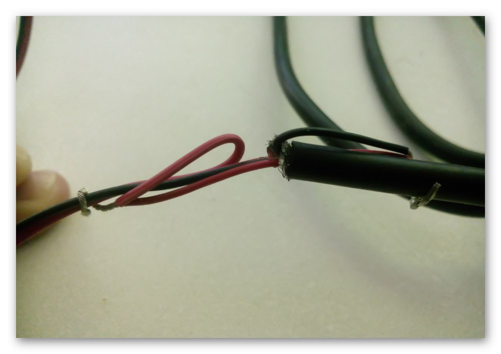 Свързване на захранващите контакти на охладителя и USB кабела