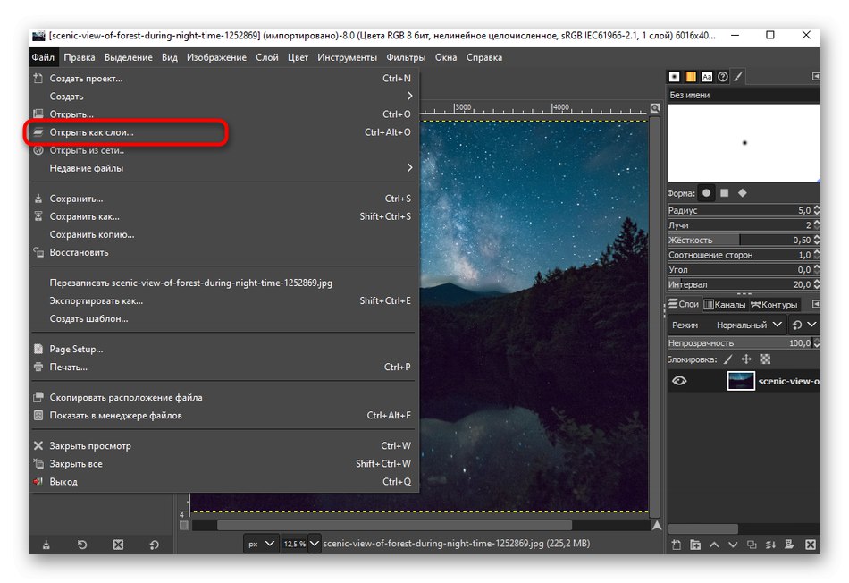 Pojdite na dodajanje druge fotografije za prekrivanje prek programa GIMP