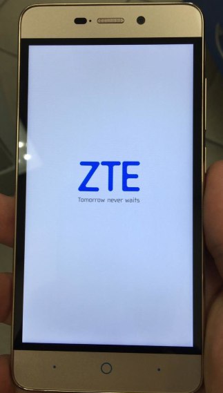 ZTE Blade X3 إطلاق الهاتف الذكي بعد وميض محمل الإقلاع (PRELOADER)