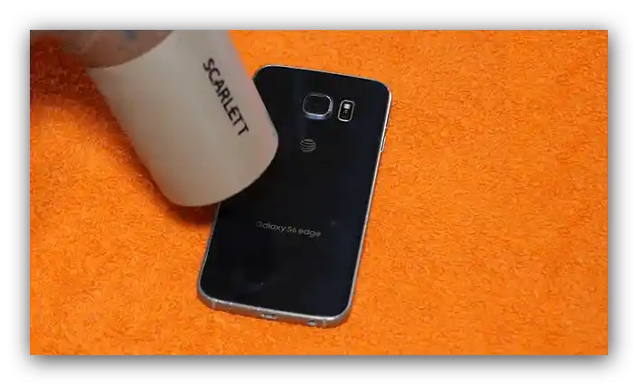 Загряване на шева за отваряне на капака на телефони Samsung с незаменим елемент