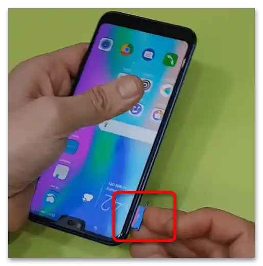 як вставити SIM-карту в Honor 10-4