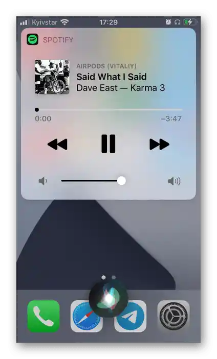 Rezultat korišćenja Siri za prebacivanje muzike na iPhone