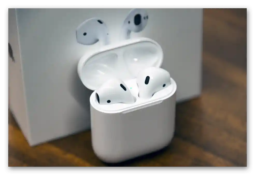 Slušalke AirPods se polnijo v etuiju