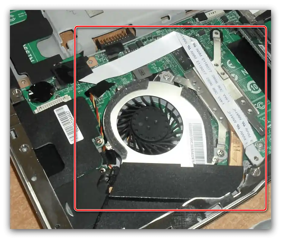 Započnite demontažu sustava hlađenja za rastavljanje prijenosnog računala MSI X370 MS-1356
