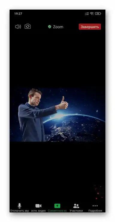 Zoom pro Android a iOS účastník konference zapnul kameru na žádost o povolení videa