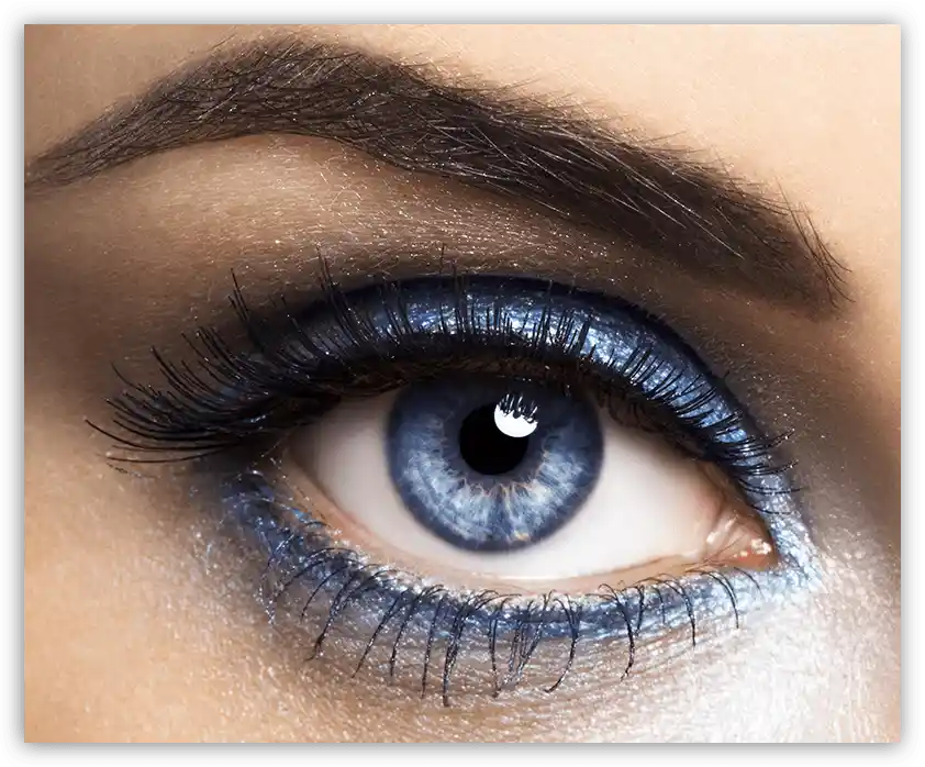 Резултат от промяната на цвета на очите на снимка с помощта на програмата Adobe Photoshop