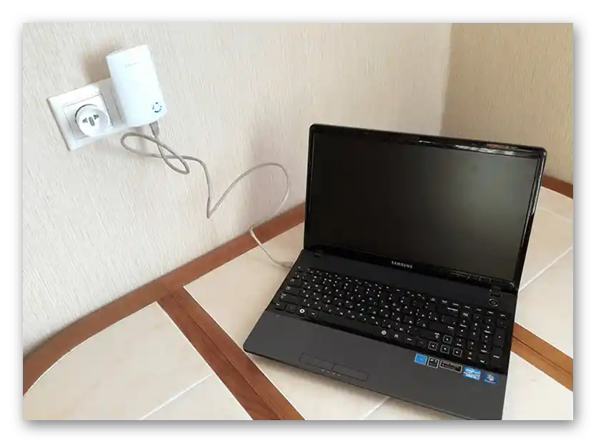 Pripojenie zosilňovača TP-Link k notebooku na jeho ďalšie nastavenie